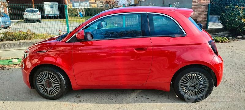 Usata Fiat 500e Icon 42 kW (58 CV) 2022 Rosso Utilitaria