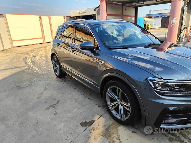 Grigio Usata 2018 VW Tiguan R-line SUV | 18.500 € (Buon prezzo) - Immagine 1/4