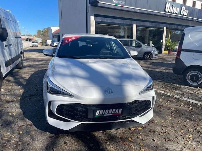 Bianco Nuova 2025 MG MG3 Luxury Due volumi | 21.900 € (Cara) - Immagine 1/4