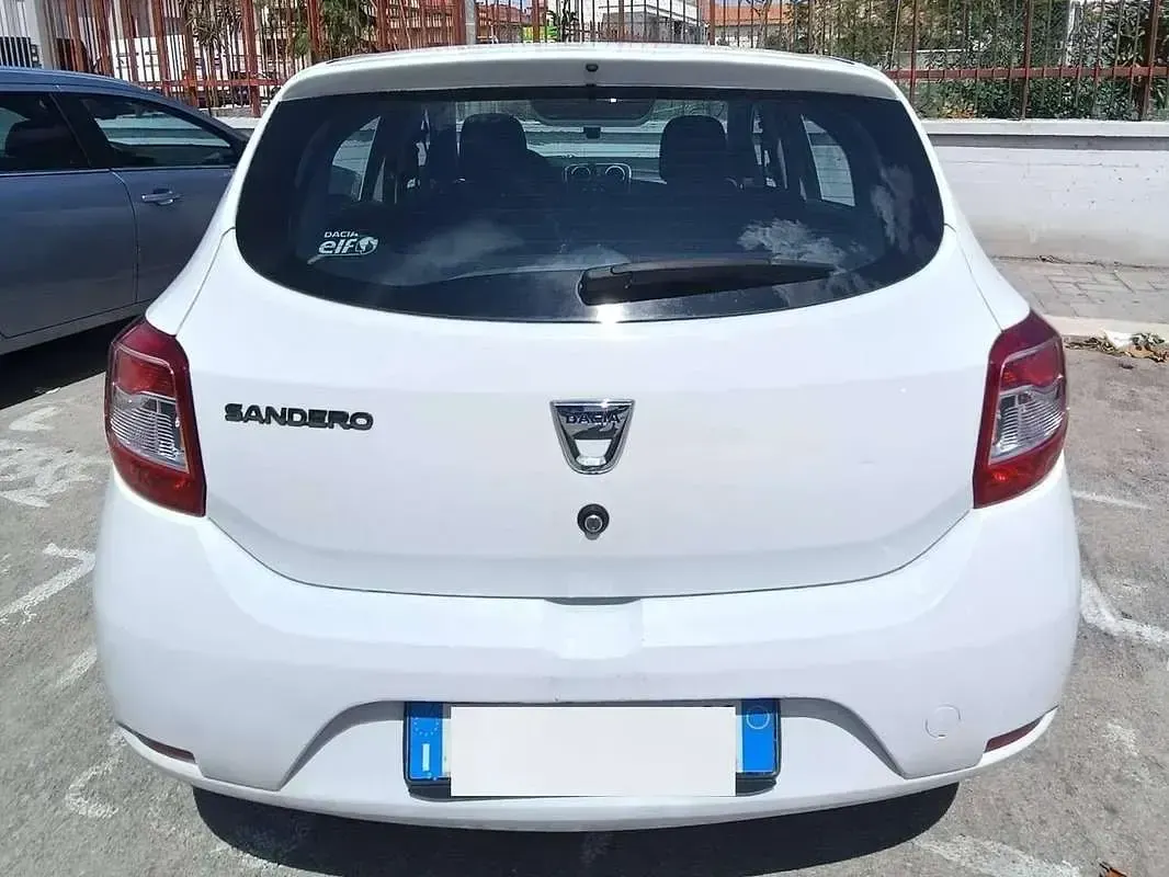 Usata Dacia Sandero Lauréate 75 CV (55 kW) 2014 Bianco Berlina