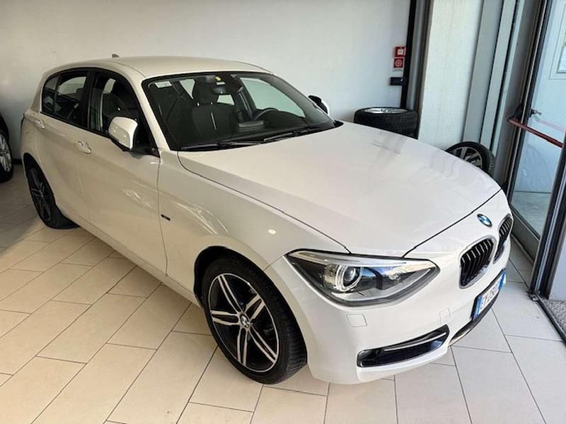 Usata BMW 118 Sport Line 143 CV (105 kW) 2015 Bianco Utilitaria