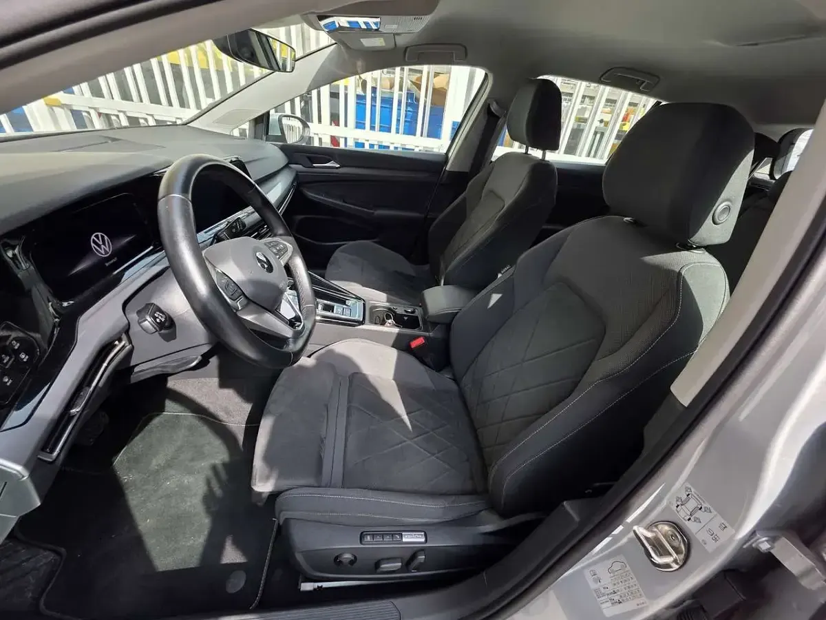 Usata VW Golf VIII Style 150 CV (110 kW) 2022 Argento Berlina