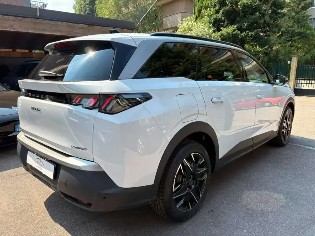 Usata Peugeot 5008 Allure 136 CV (100 kW) 2025 Bianco SUV