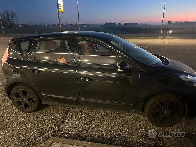 Usata Renault Scénic III Dynamique 110 CV (80 kW) 2010 Monovolume