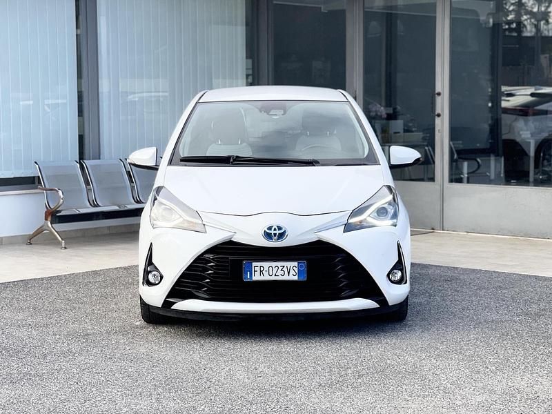 Usata Toyota Yaris Hybrid 73 CV (53 kW) 2018 Bianco Berlina