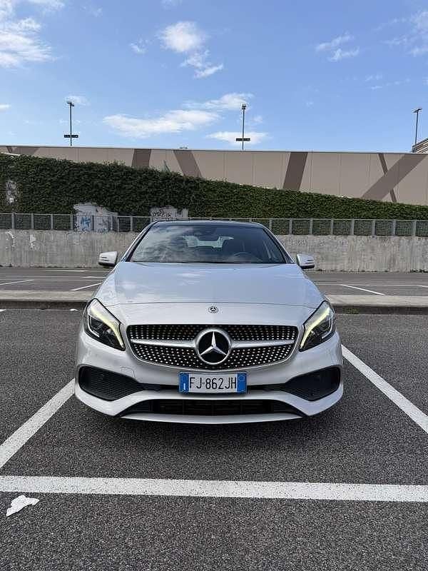 Usata Mercedes A180 Premium 109 CV (80 kW) 2017 Grigio Berlina