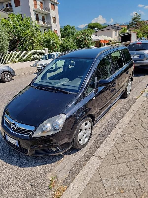 Nero Usata 2005 Opel Zafira Club Monovolume | 2200 € (Cara) - Immagine 1/4