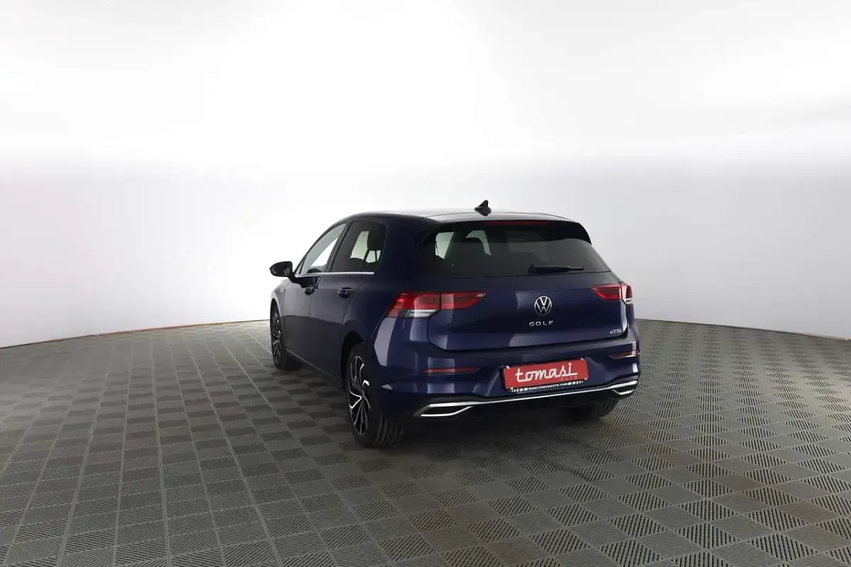 Usata VW Golf VIII Style 131 CV (96 kW) 2024 Atlantic blue Berlina