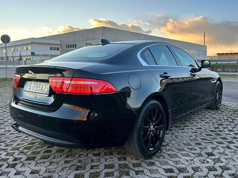 Occasion Jaguar XE Prestige 180 ch (132 kW) 2018 Noir Berline