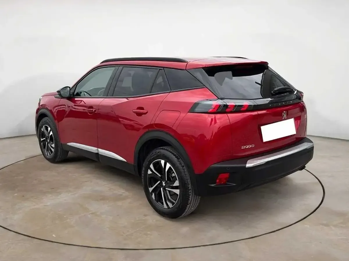 Usata Peugeot 2008 Allure 102 CV (75 kW) 2022 Rosso SUV