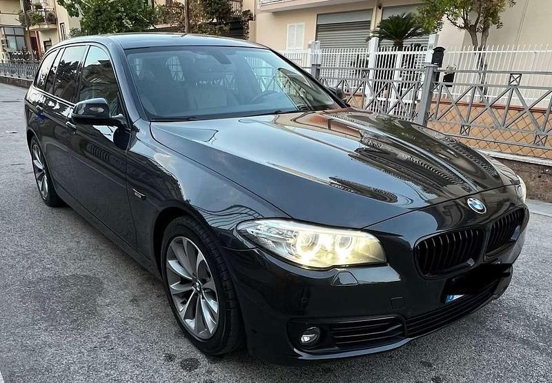 Usata BMW 520 Luxury Line 190 CV (139 kW) 2015 Nero Station wagon