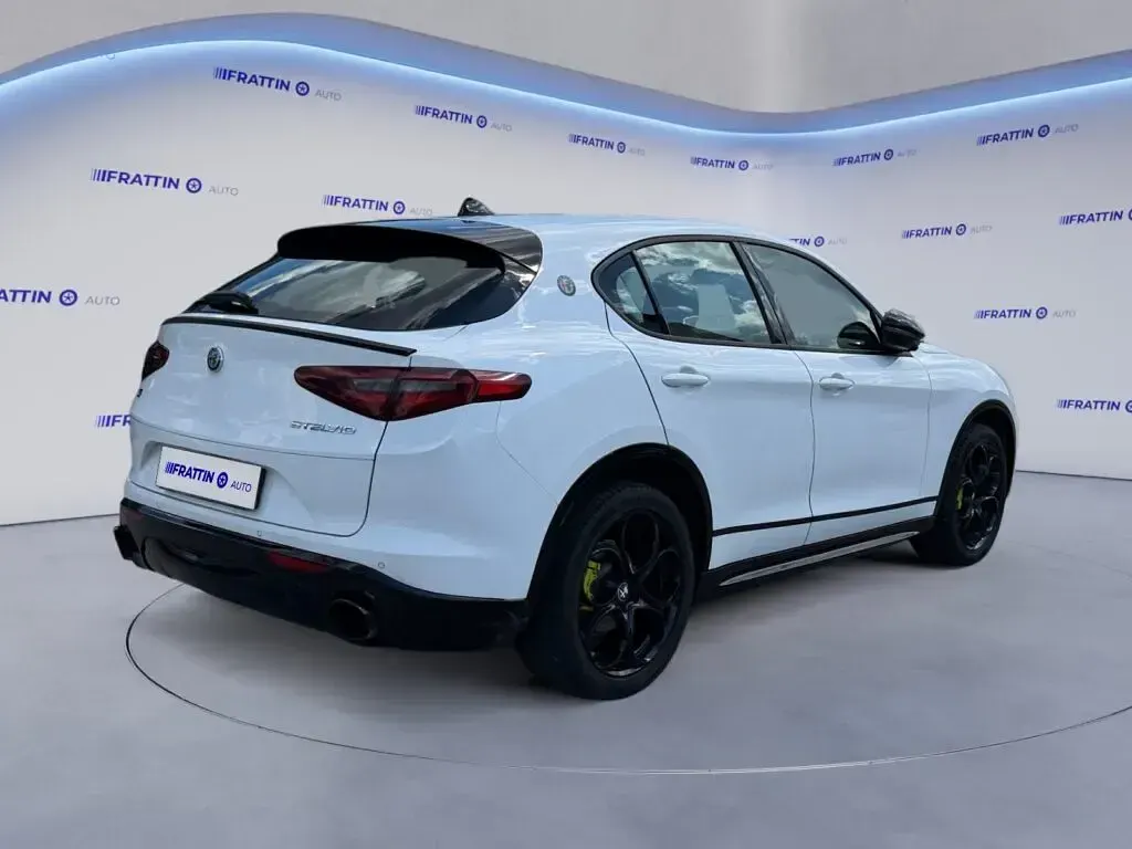 Begagnad Alfa Romeo Stelvio Super 180 HK (132 kW) 2017 Vit SUV