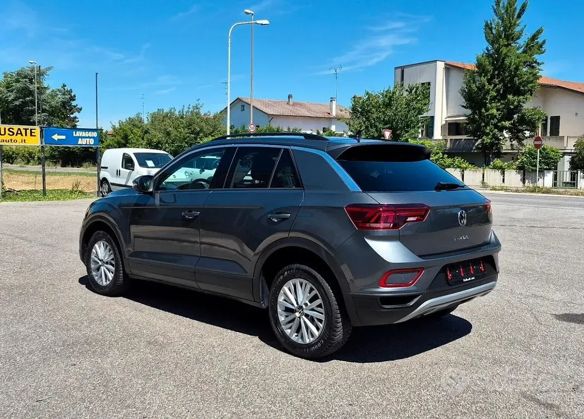 Usata VW T-Roc Life 110 CV (80 kW) 2022 Grigio SUV