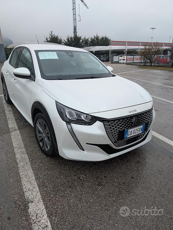 Usata 2020 Peugeot e-208 Allure Due volumi | 14.700 € - Immagine 1/4