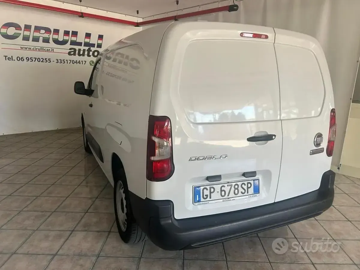 Usata Fiat Doblò 102 CV (75 kW) 2023 Bianco pastello Monovolume