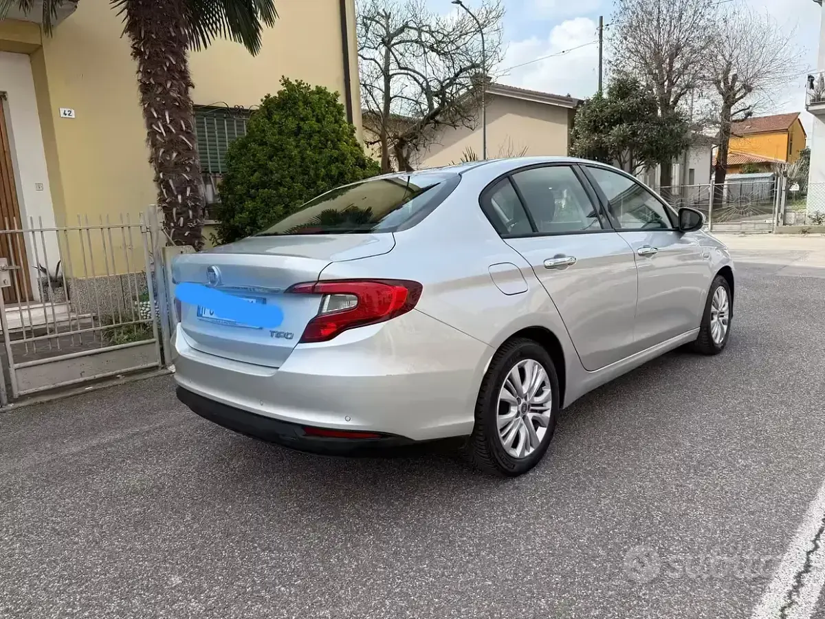 Usata Fiat Tipo 76 CV (55 kW) 2016 Grigio Berlina
