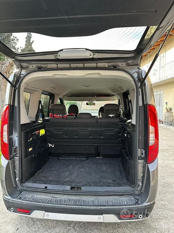 Usata Fiat Doblò Trekking 120 CV (88 kW) 2018 Grigio Monovolume