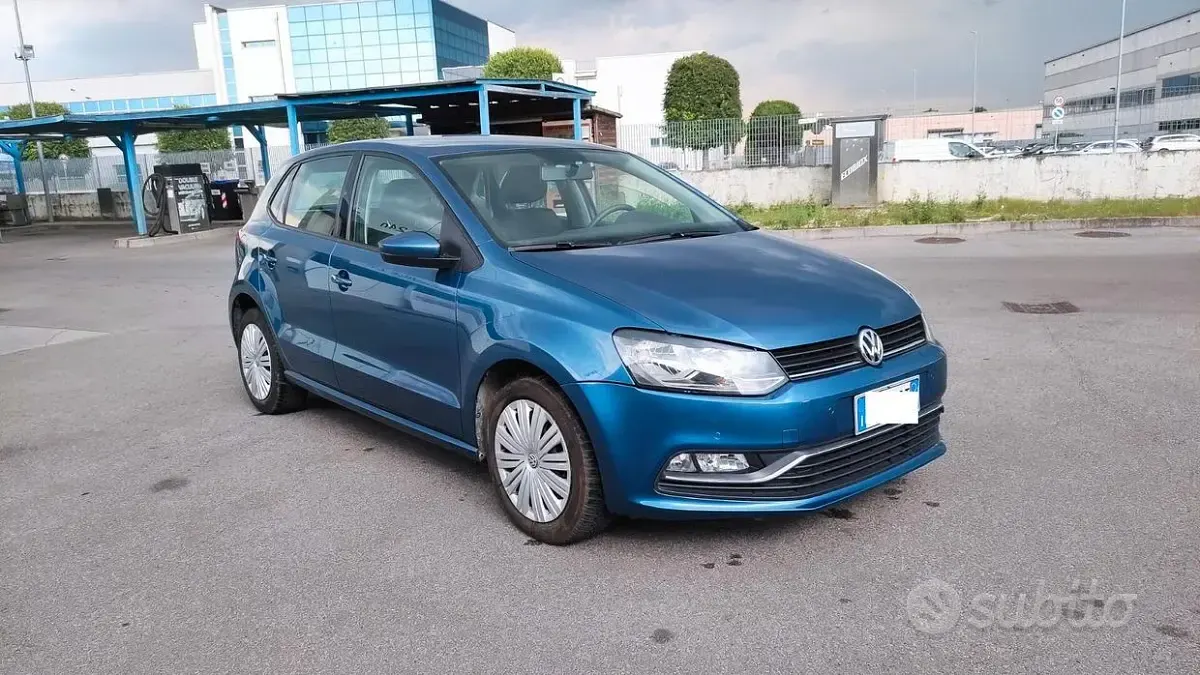 Usata VW Polo Comfortline 75 CV (55 kW) 2017 Blu Berlina