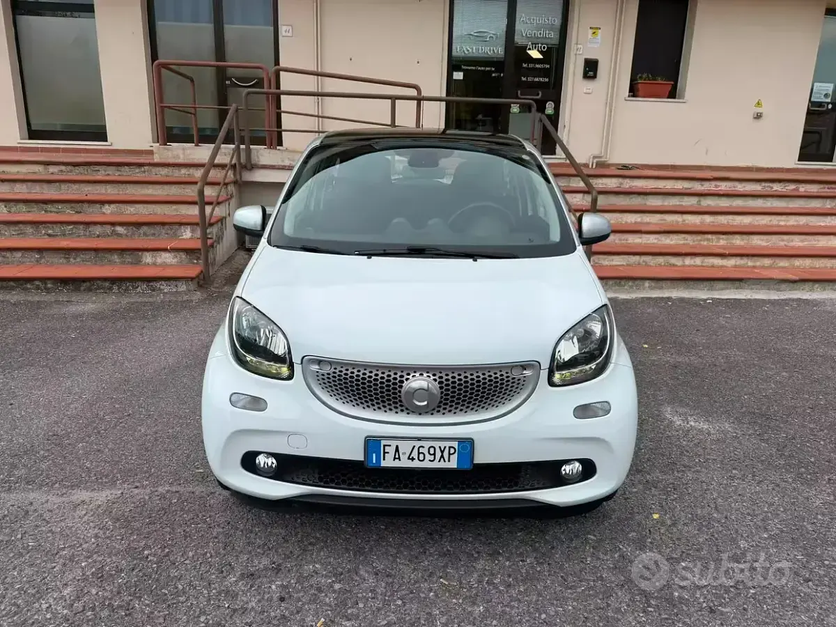 Usata Smart ForFour Passion 71 CV (52 kW) 2015 Bianco Utilitaria