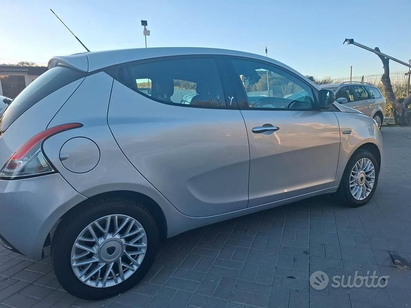 Usata Lancia Ypsilon Platinum 69 CV (50 kW) 2014 Grigio Utilitaria