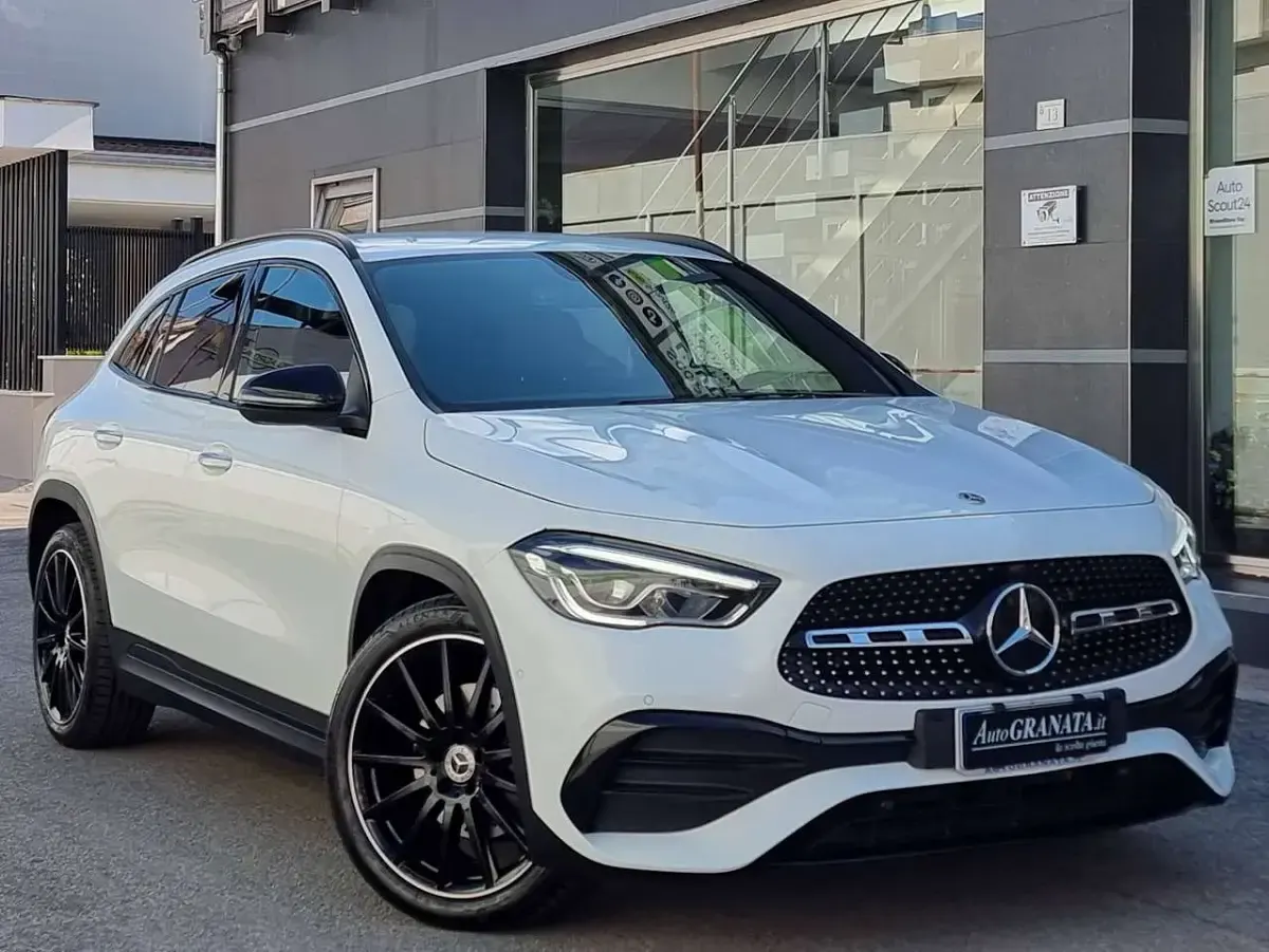 Usata Mercedes GLA200 Premium 150 CV (110 kW) 2022 Bianco SUV