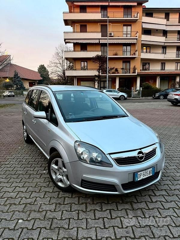 Usata 2008 Opel Zafira Monovolume | 2000 € (Ottimo prezzo) - Immagine 1/4