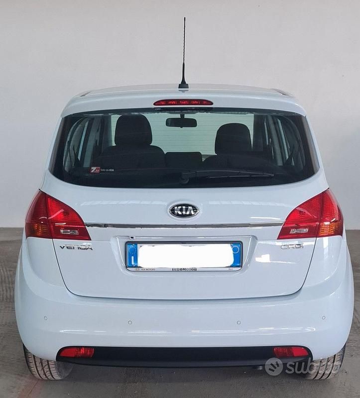 Usata Kia Venga Active 90 CV (66 kW) 2018 Bianco Utilitaria