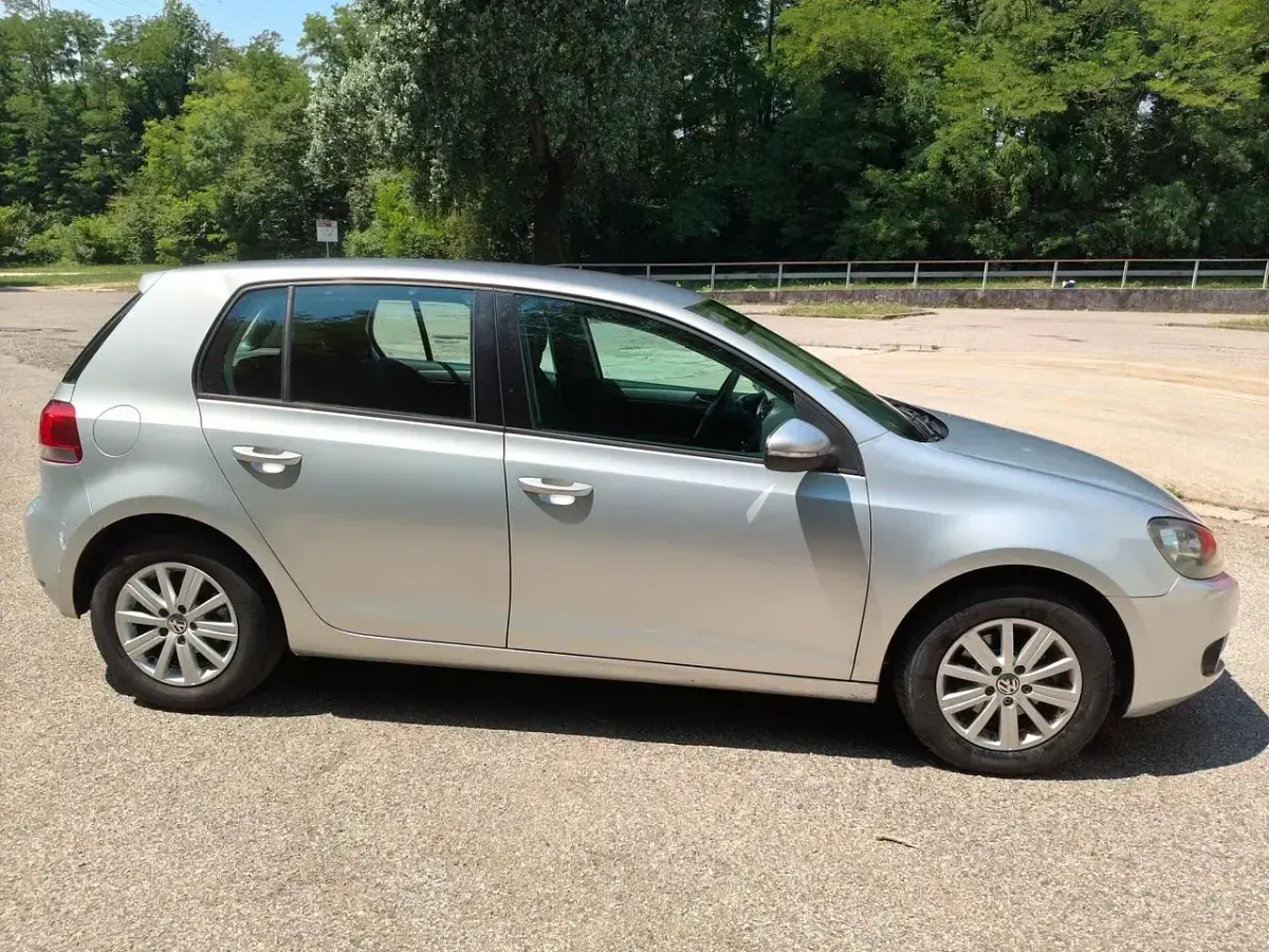 Usata VW Golf Sportsvan Comfortline 105 CV (77 kW) 2012 Argento Monovolume