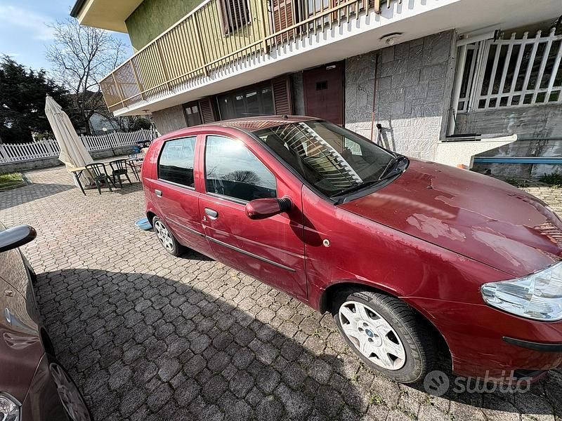 Usata Fiat Punto Dynamic 60 CV (44 kW) 2004 Rosso Utilitaria