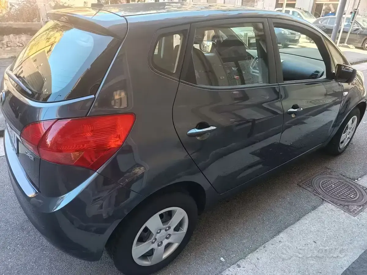 Usata Kia Venga 90 CV (66 kW) 2017 Grigio Utilitaria