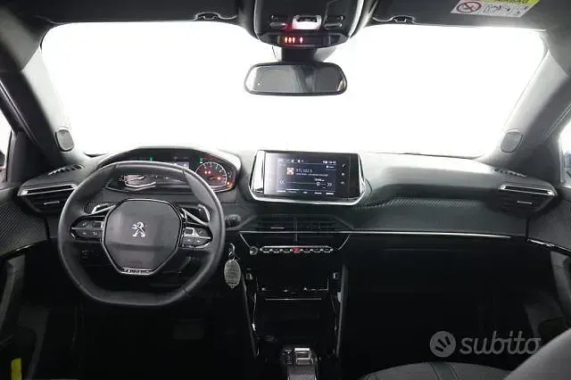 Usata Peugeot 2008 Allure 131 CV (96 kW) 2023 Grigio SUV