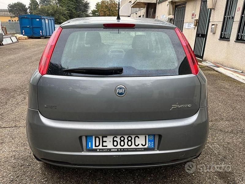 Usata Fiat Grande Punto 90 CV (66 kW) 2007 Grigio Utilitaria