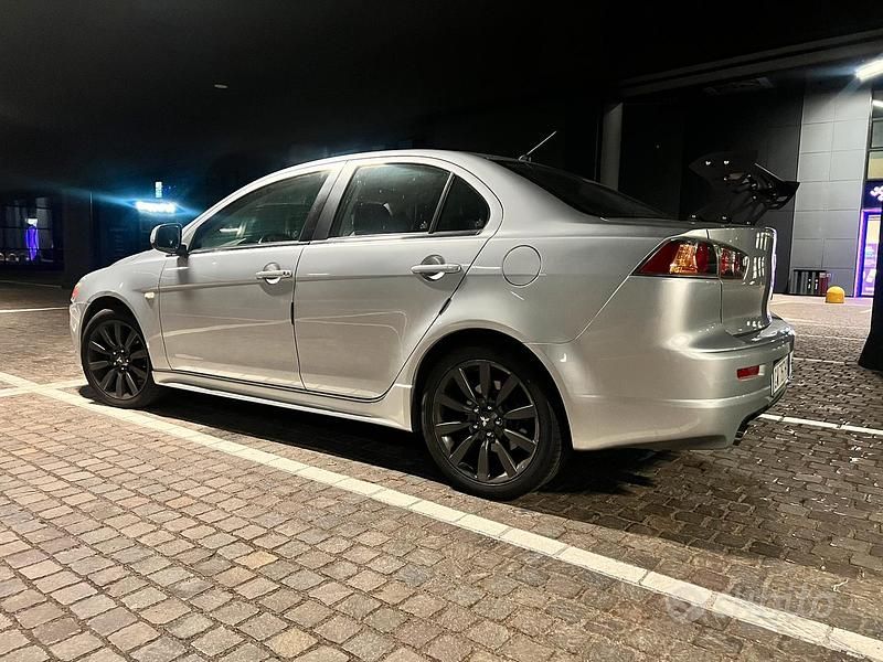 Grigio Usata 2011 Mitsubishi Lancer Tre volumi | 19.000 € - Immagine 1/4