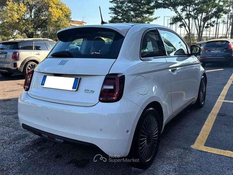 Usata Fiat 500e Icon 42 kW (58 CV) 2021 Bianco Utilitaria
