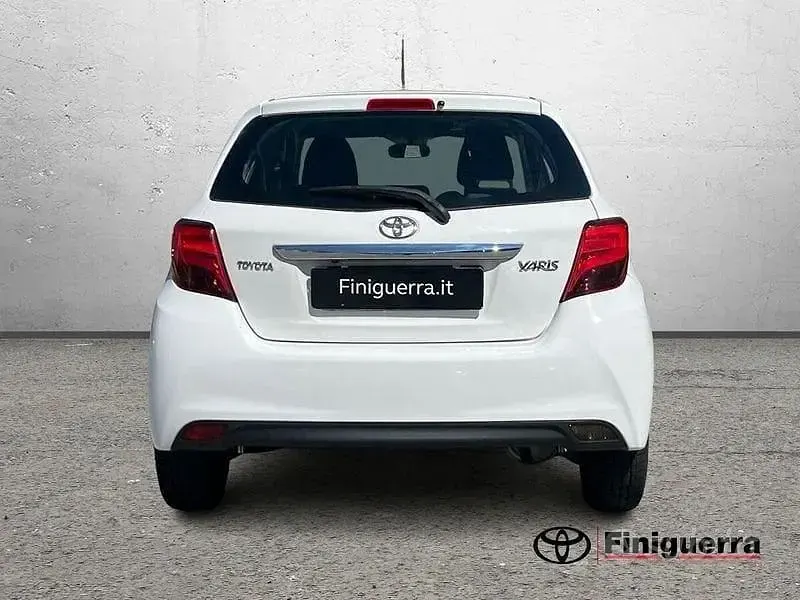 Usata Toyota Yaris Active 69 CV (50 kW) 2014 Bianco Utilitaria