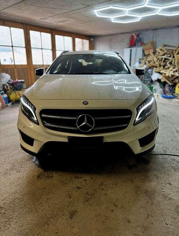 Usata Mercedes GLA200 136 CV (100 kW) 2015 Bianco SUV