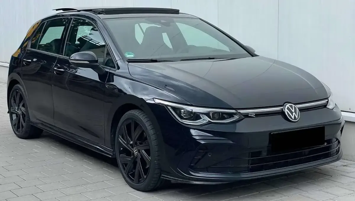 Usata VW Golf VIII R-line 150 CV (110 kW) 2023 Deep black Berlina