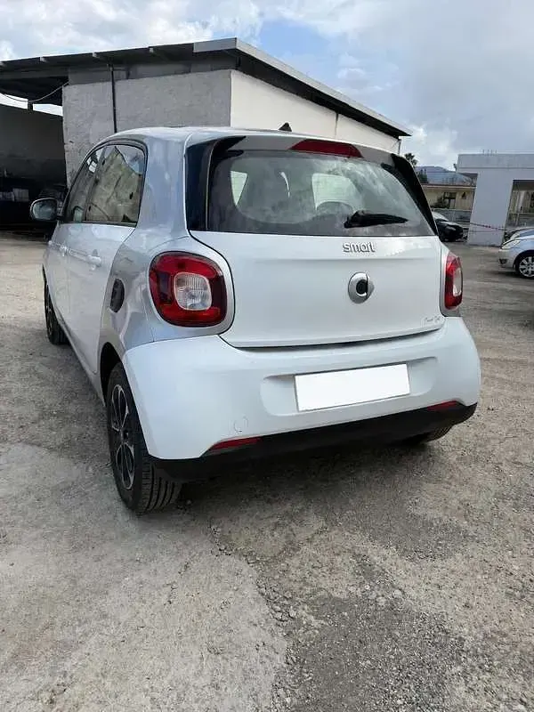 Usata Smart ForFour Proxy 71 CV (52 kW) 2017 Bianco Utilitaria
