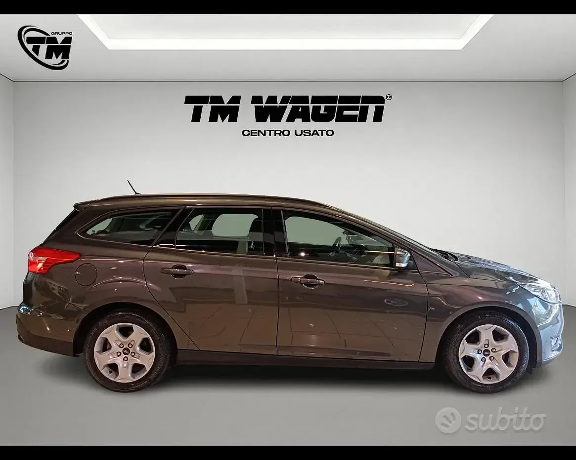Usata Ford Focus 120 CV (88 kW) 2017 Grigio scuro Station wagon
