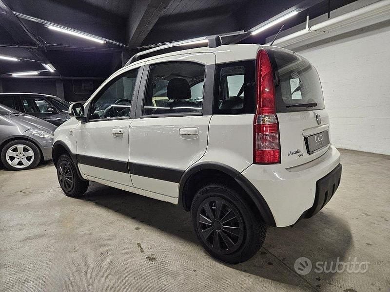 Usata Fiat Panda 4x4 Climbing 69 CV (50 kW) 2010 Bianco Utilitaria