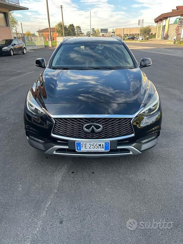 Usata Infiniti Q30 Premium 170 CV (125 kW) 2016 Nero Berlina