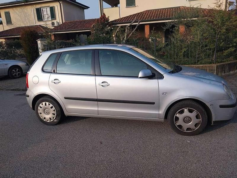 Usata VW Polo Trendline 64 CV (47 kW) 2003 Argento Berlina