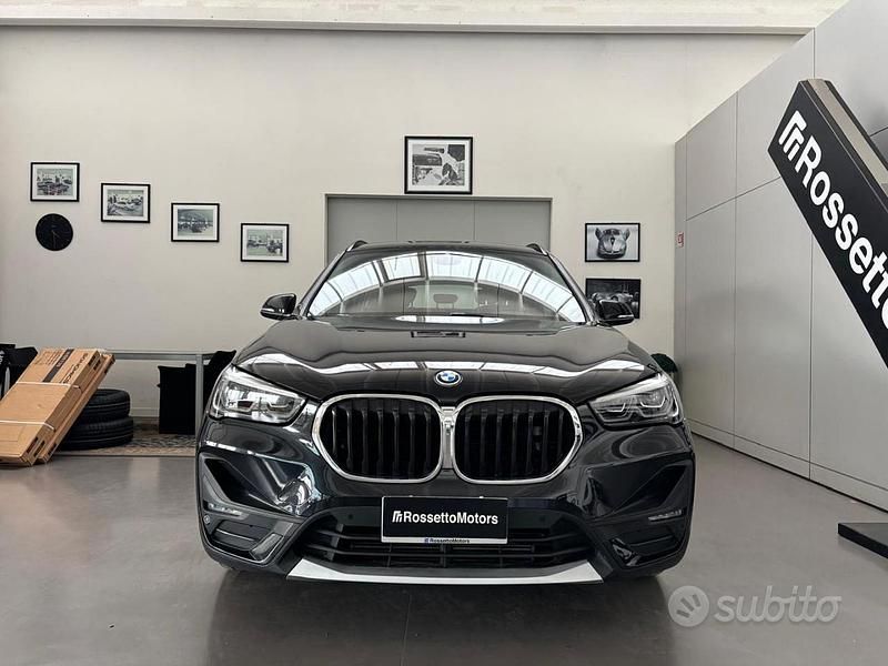 Käytetty BMW X1 Advantage 125 HP (91 kW) 2022 Musta Katumaasturi