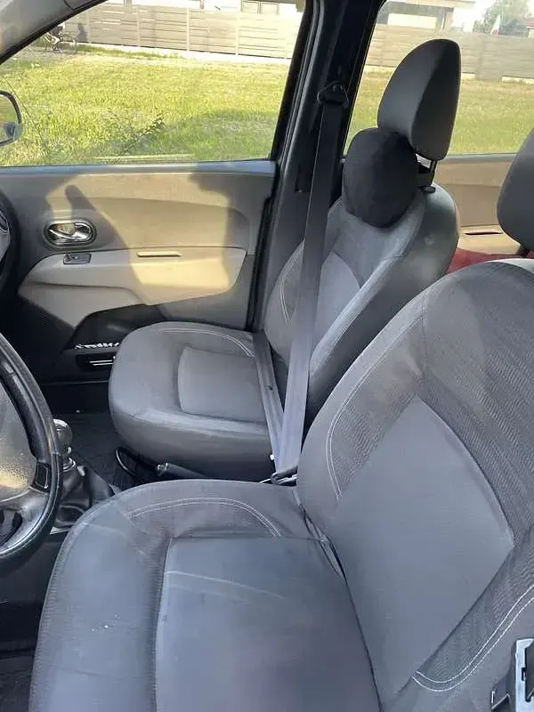Begagnad Dacia Lodgy Lauréate 107 HK (78 kW) 2013 Minibuss