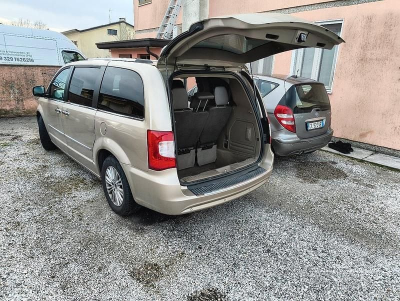 Usata Lancia Voyager 177 CV (130 kW) 2014 Grigio Monovolume