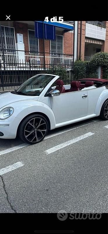 Usata VW New Beetle 105 CV (77 kW) 2010 Bianco Utilitaria