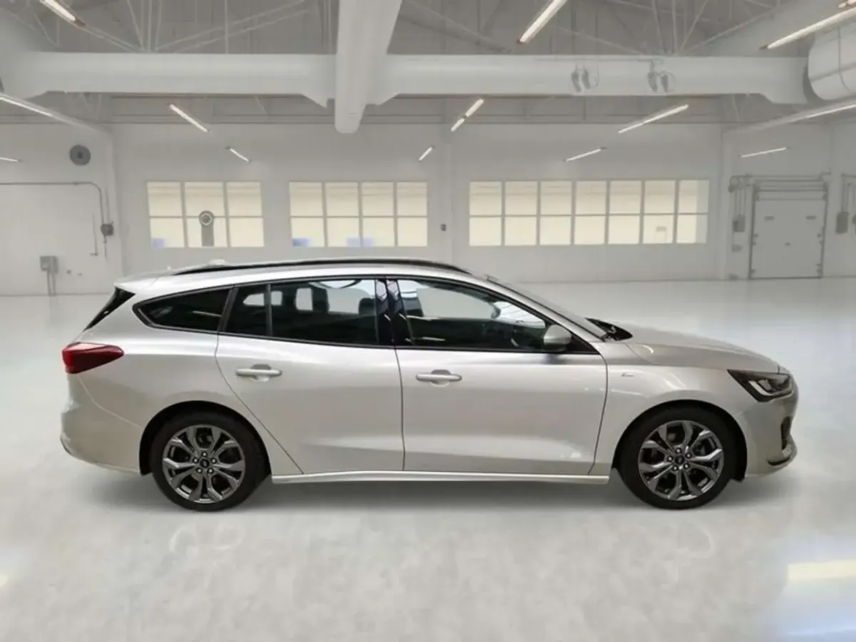 Usata Ford Focus ST 116 CV (85 kW) 2023 Grigio Station wagon