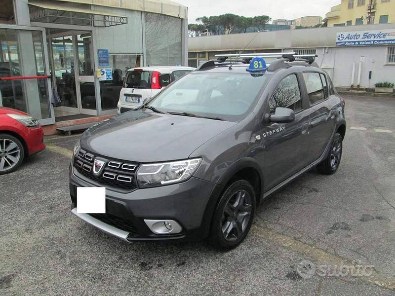 Usata Dacia Sandero Stepway 90 CV (66 kW) 2017 Grigio scuro metallizzato Utilitaria