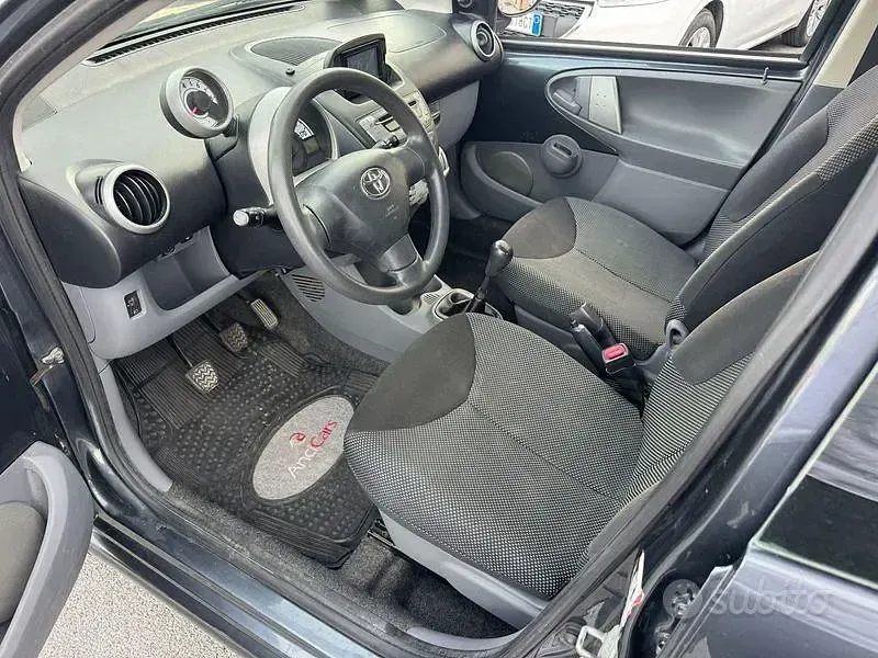 Usata Toyota Aygo Connect Style 68 CV (50 kW) 2011 Grigio Utilitaria