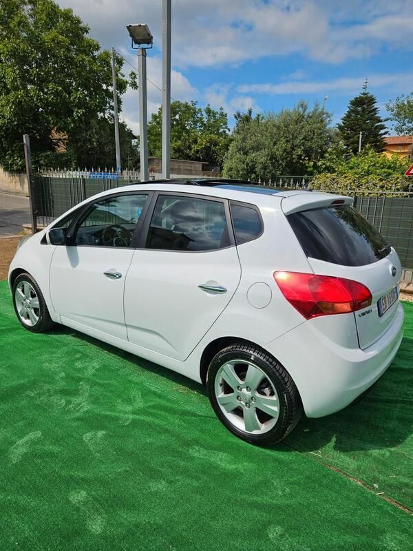 Usata Kia Venga 115 CV (84 kW) 2010 Bianco Utilitaria